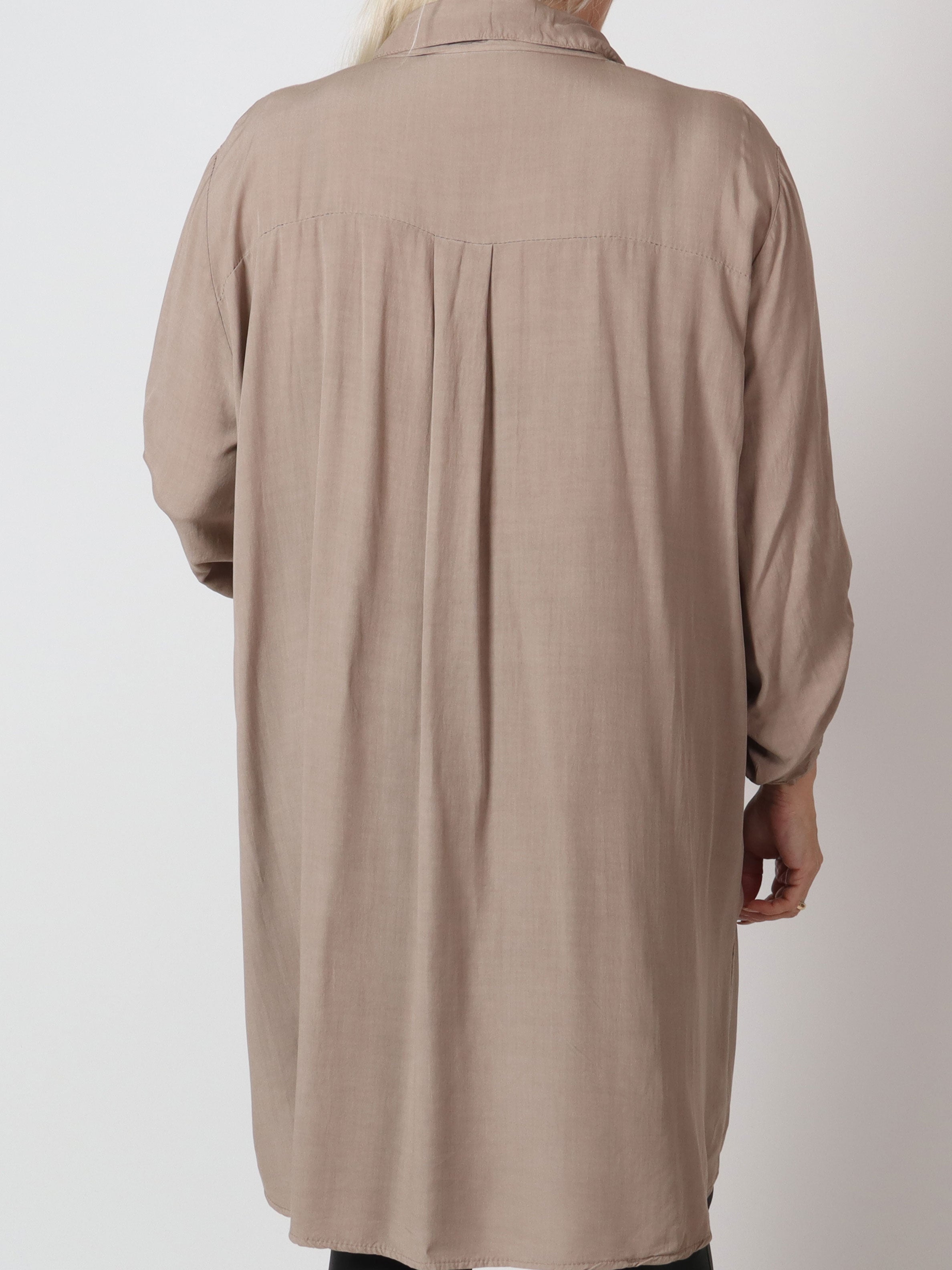 Marcelina - Söt plus size skjorta med paljettfickor - White